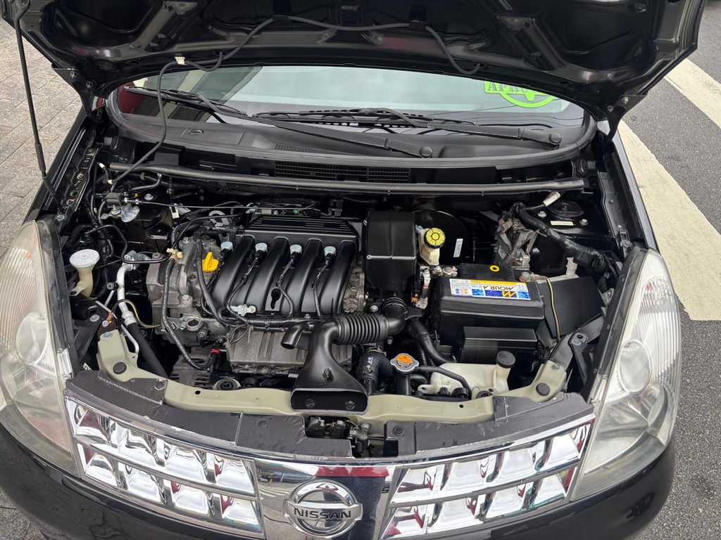 Nissan Livina Preto