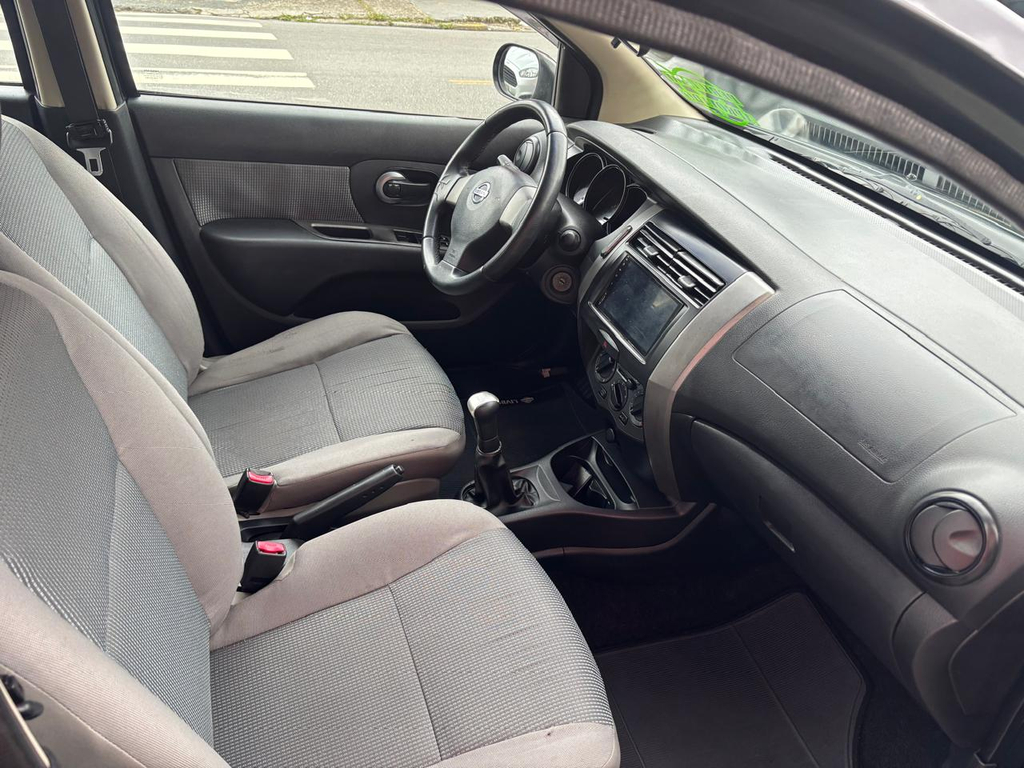 Nissan Livina Preto