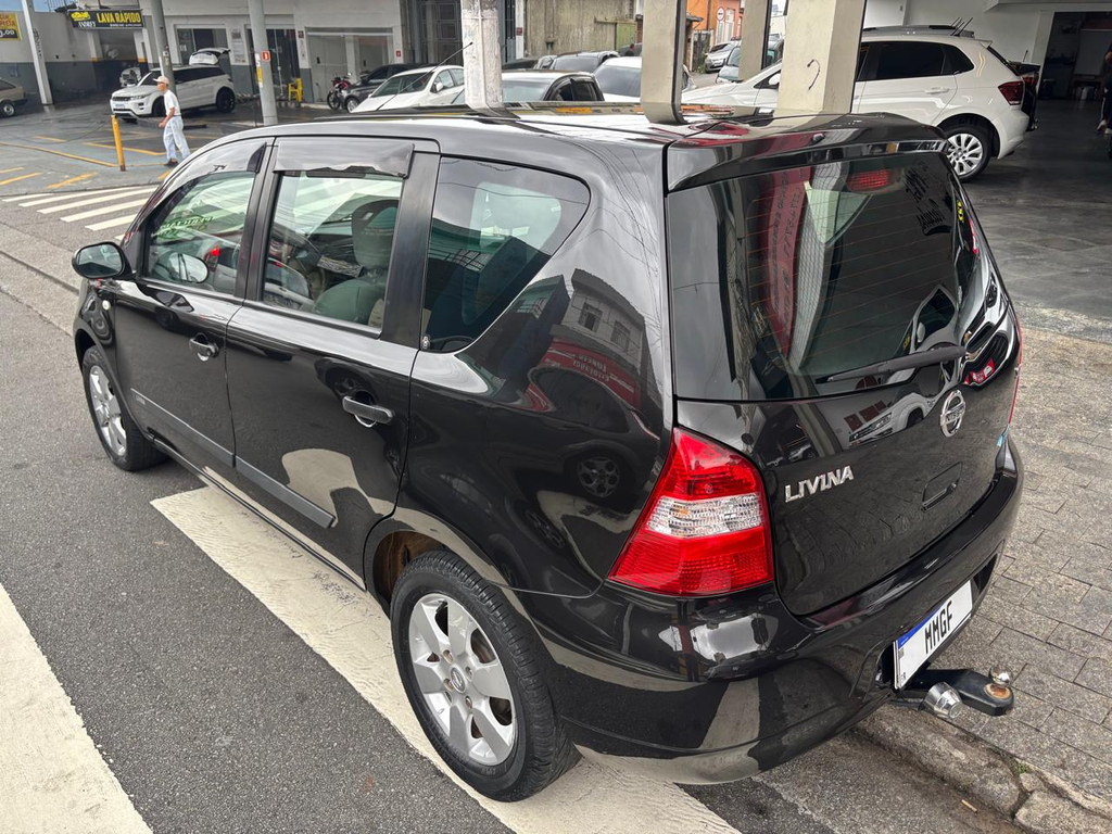 Nissan Livina Preto