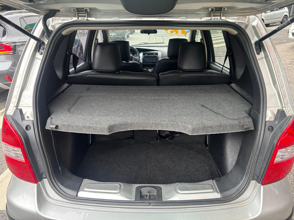Nissan Livina Prata