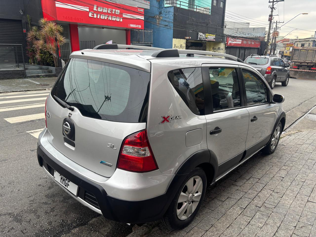 Nissan Livina Prata