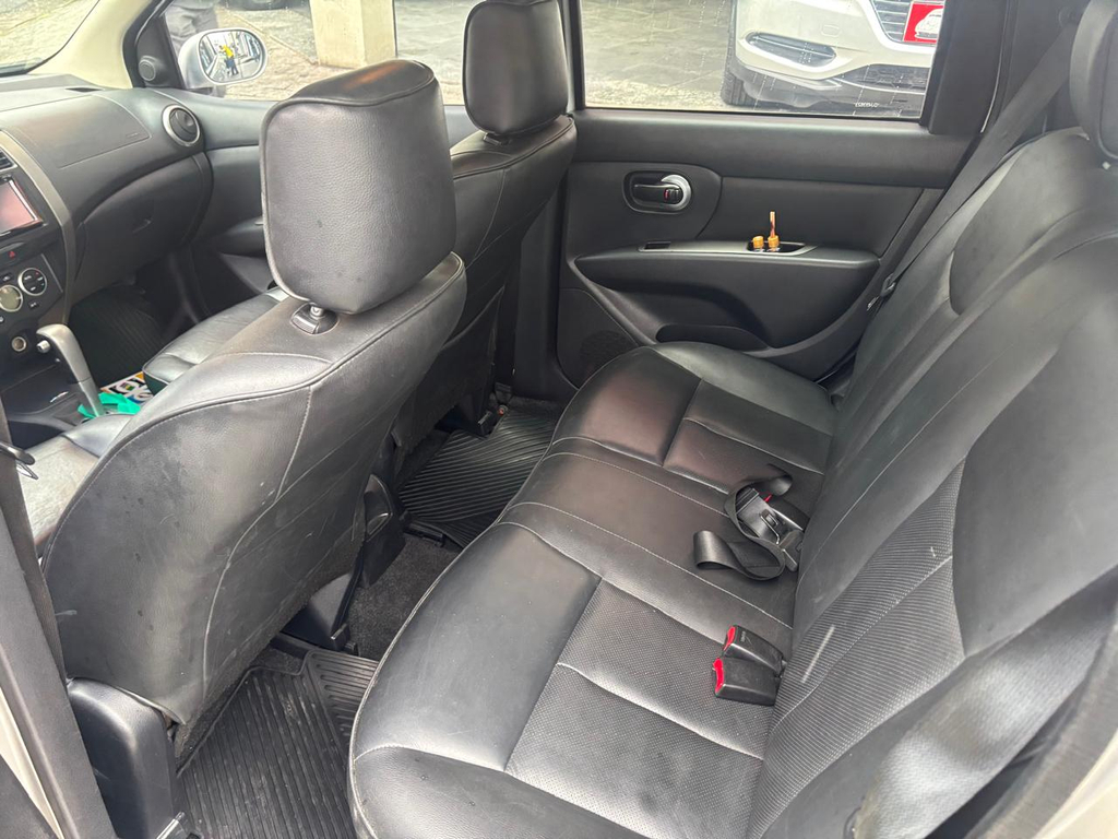 Nissan Livina Prata