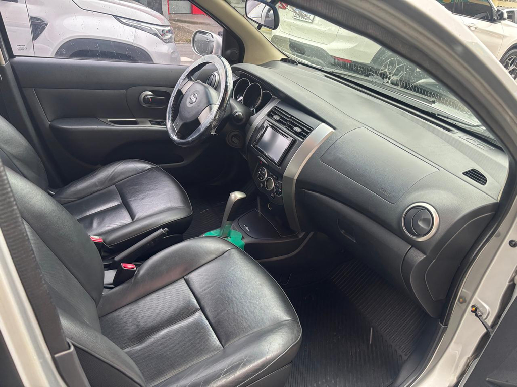 Nissan Livina Prata