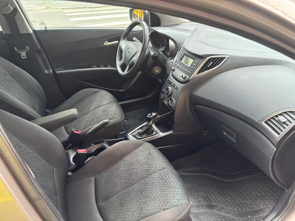 Hyundai HB20X Prata