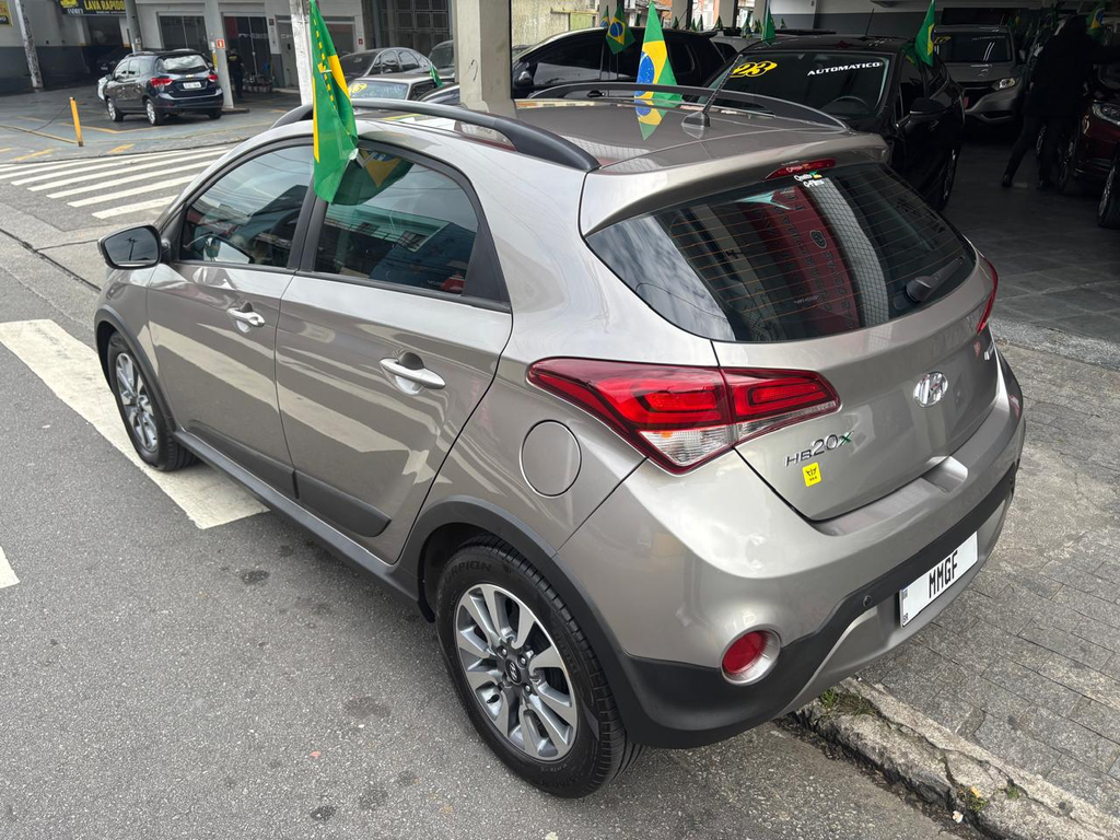 Hyundai HB20X Prata