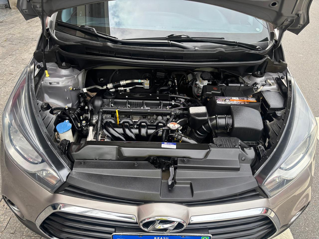 Hyundai HB20X Prata