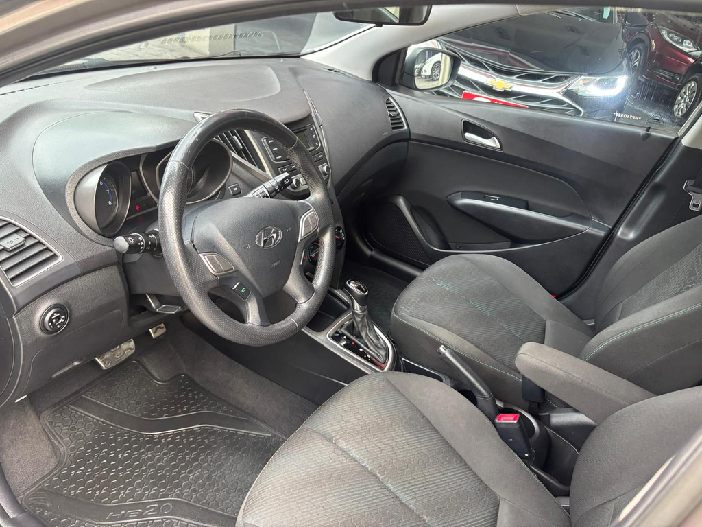 Hyundai HB20X Prata
