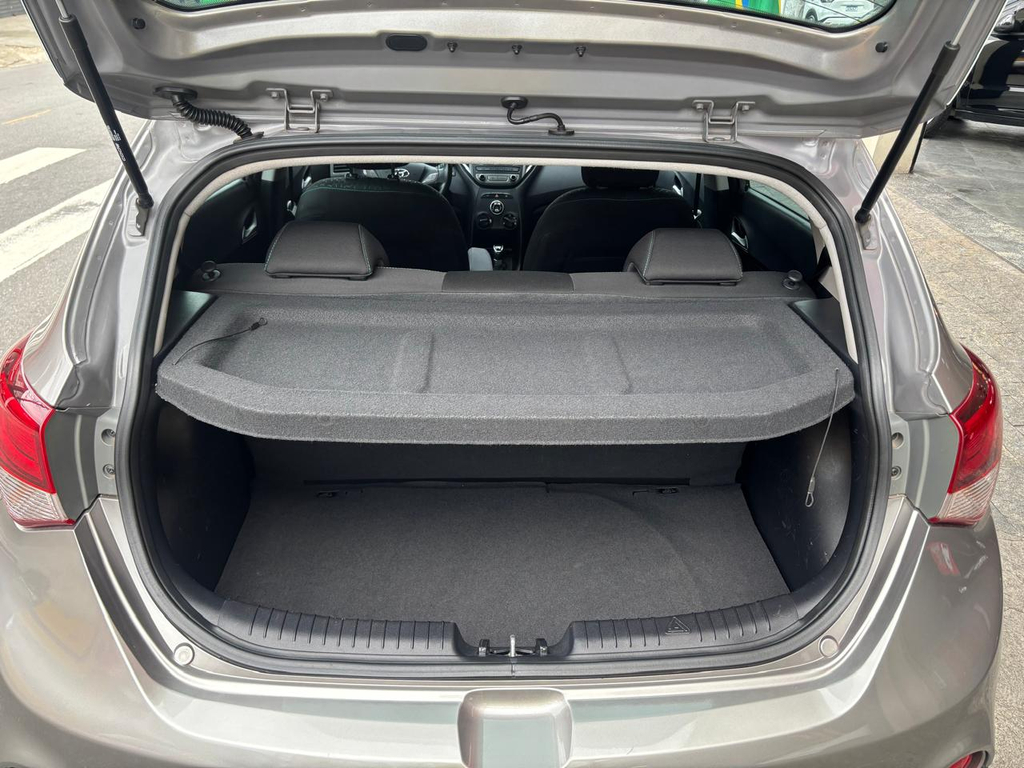Hyundai HB20X Prata