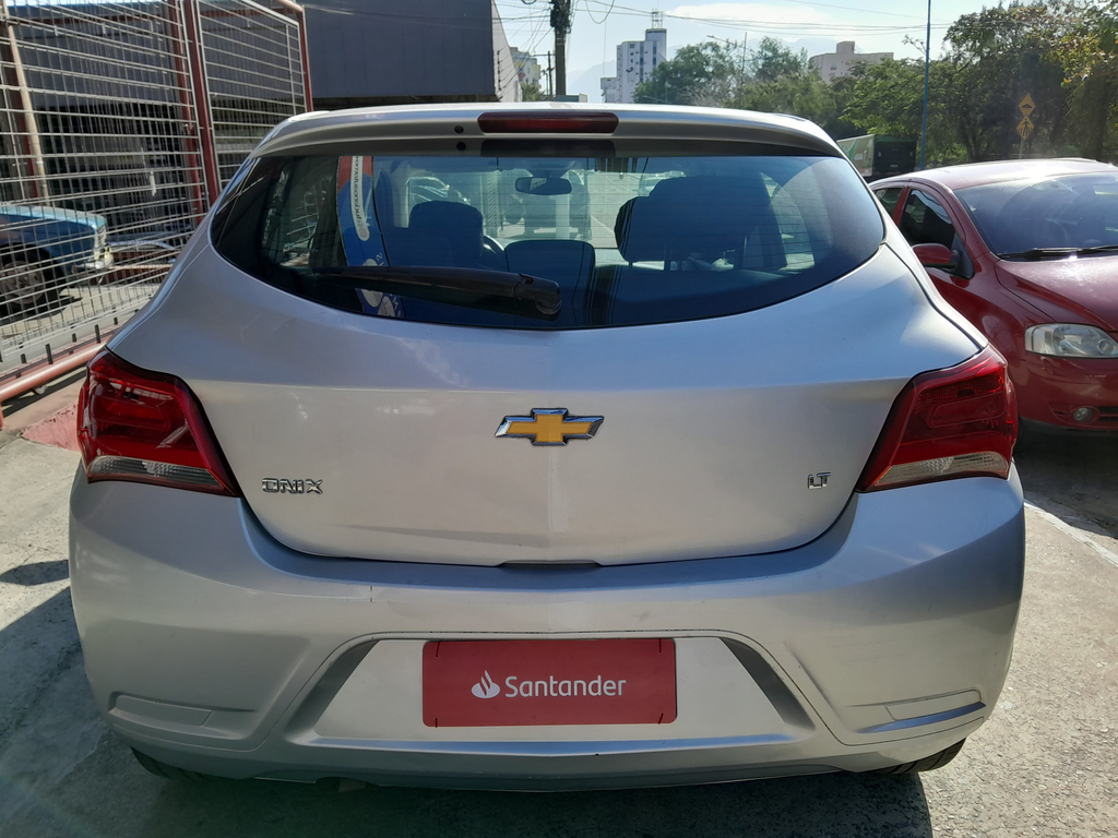 Chevrolet Onix Prata