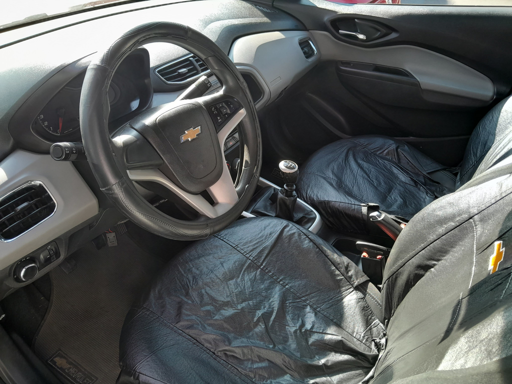 Chevrolet Onix Prata