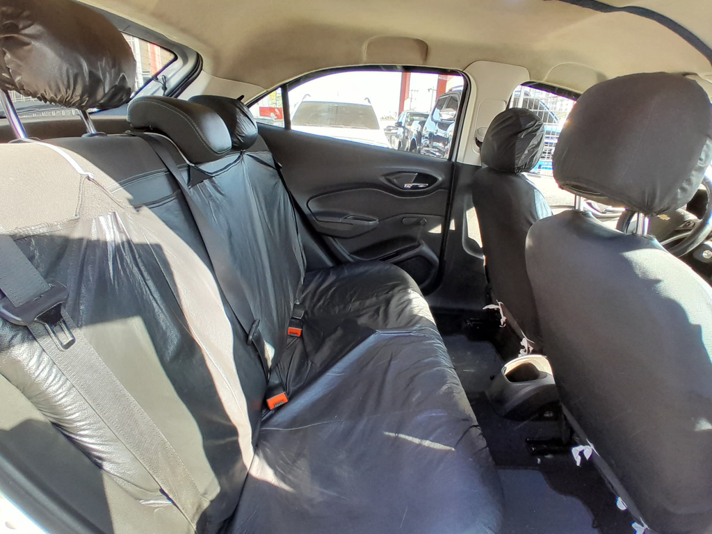 Chevrolet Onix Prata