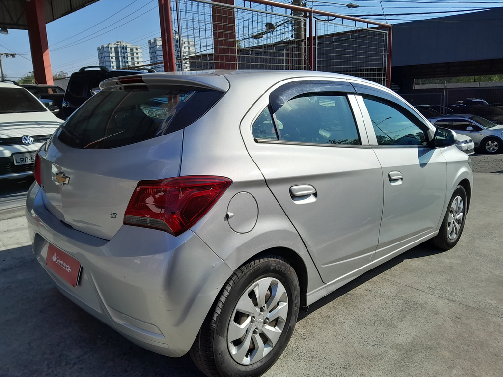 Chevrolet Onix Prata