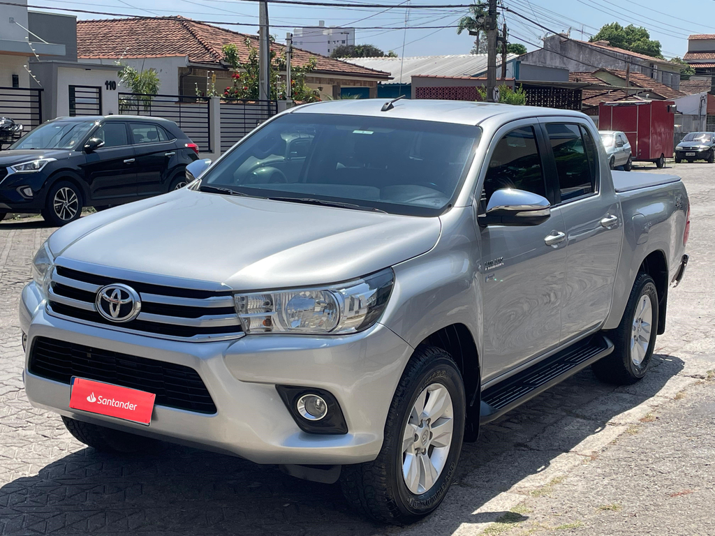 Toyota Hilux Cabine Dupla Prata
