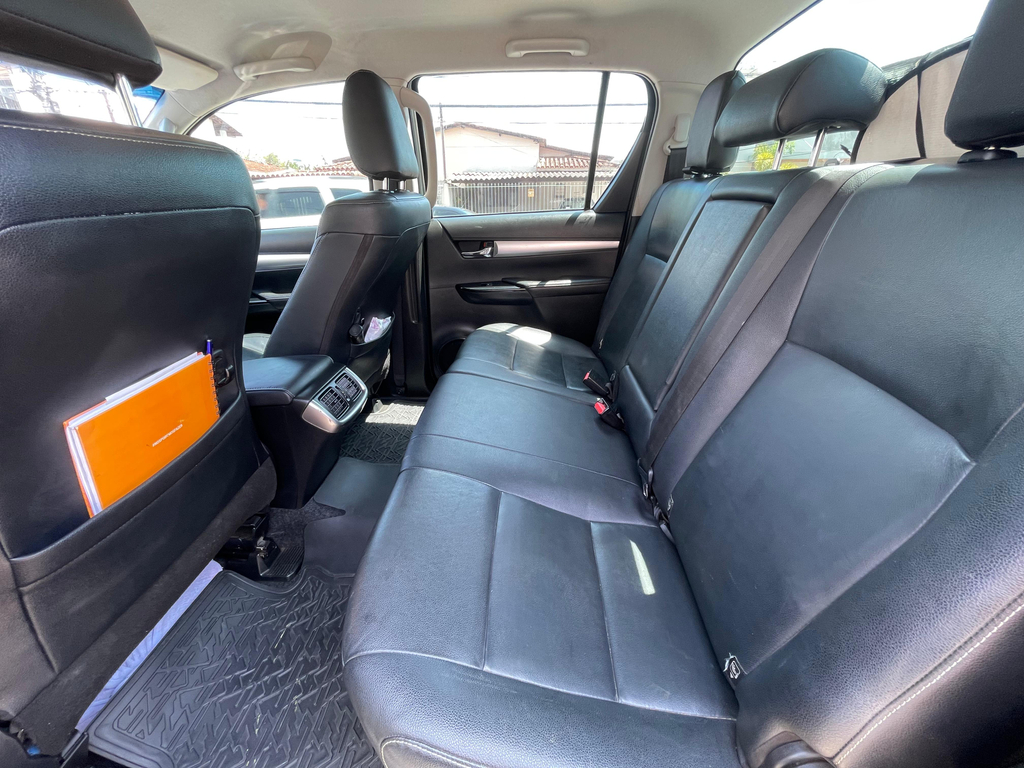 Toyota Hilux Cabine Dupla Prata