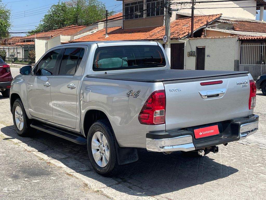 Toyota Hilux Cabine Dupla Prata