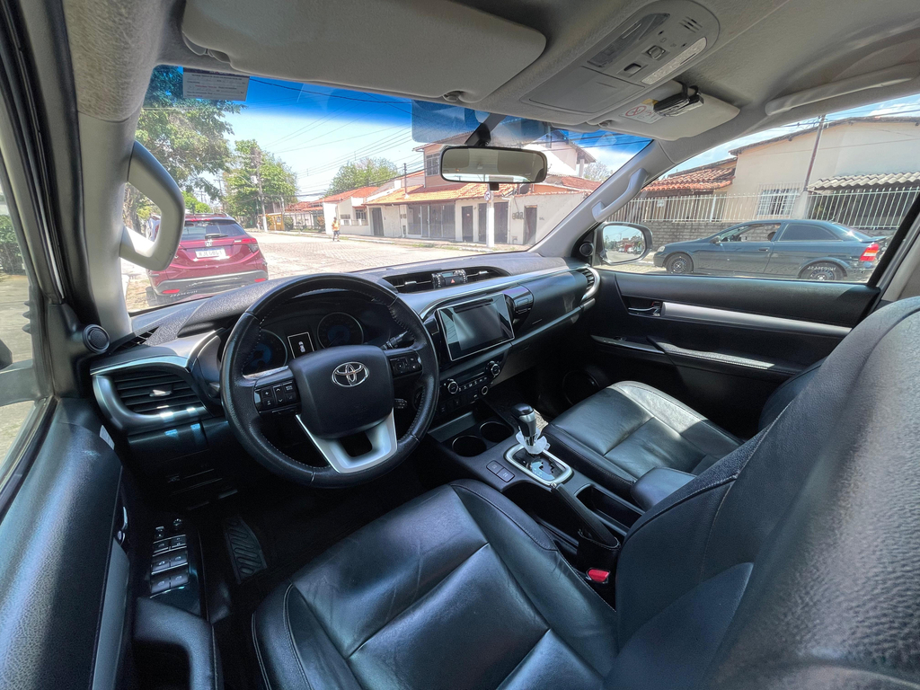 Toyota Hilux Cabine Dupla Prata