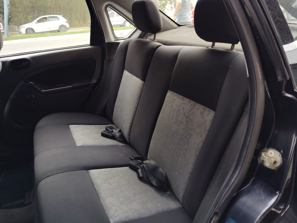 Ford Fiesta Sedan Preto