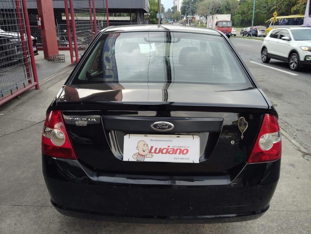 Ford Fiesta Sedan Preto