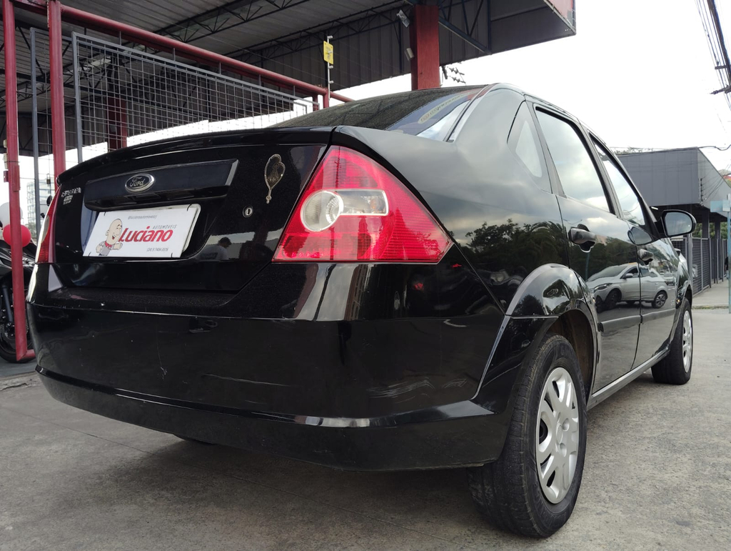 Ford Fiesta Sedan Preto