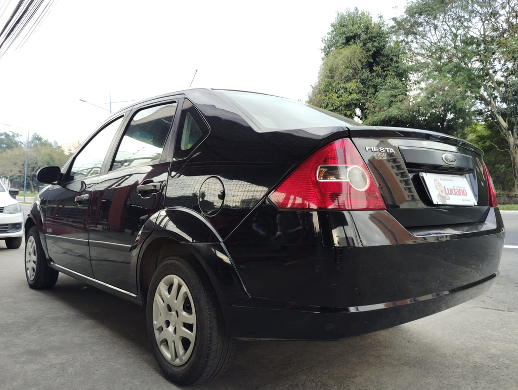 Ford Fiesta Sedan Preto