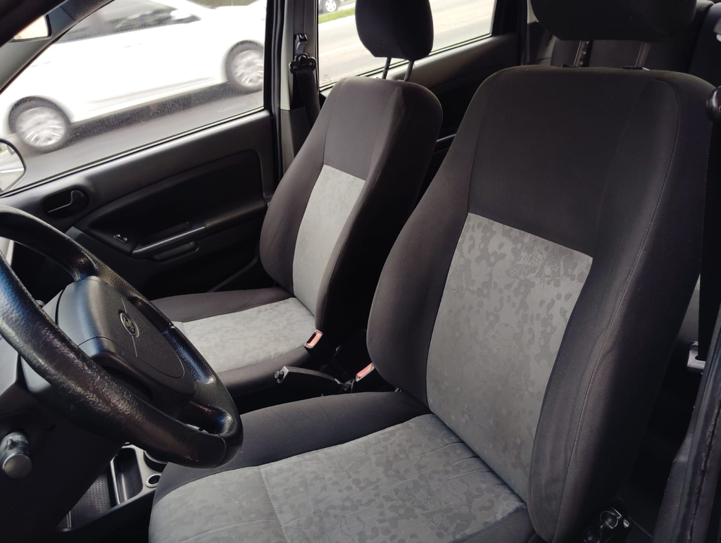 Ford Fiesta Sedan Preto