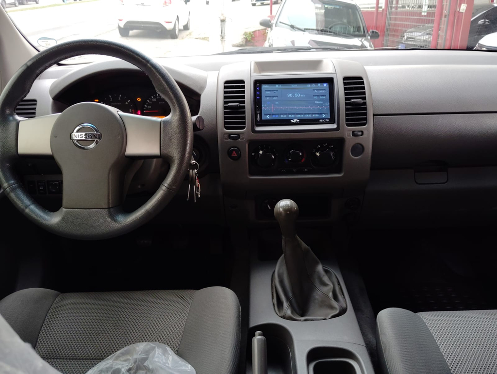 Nissan Frontier Preto