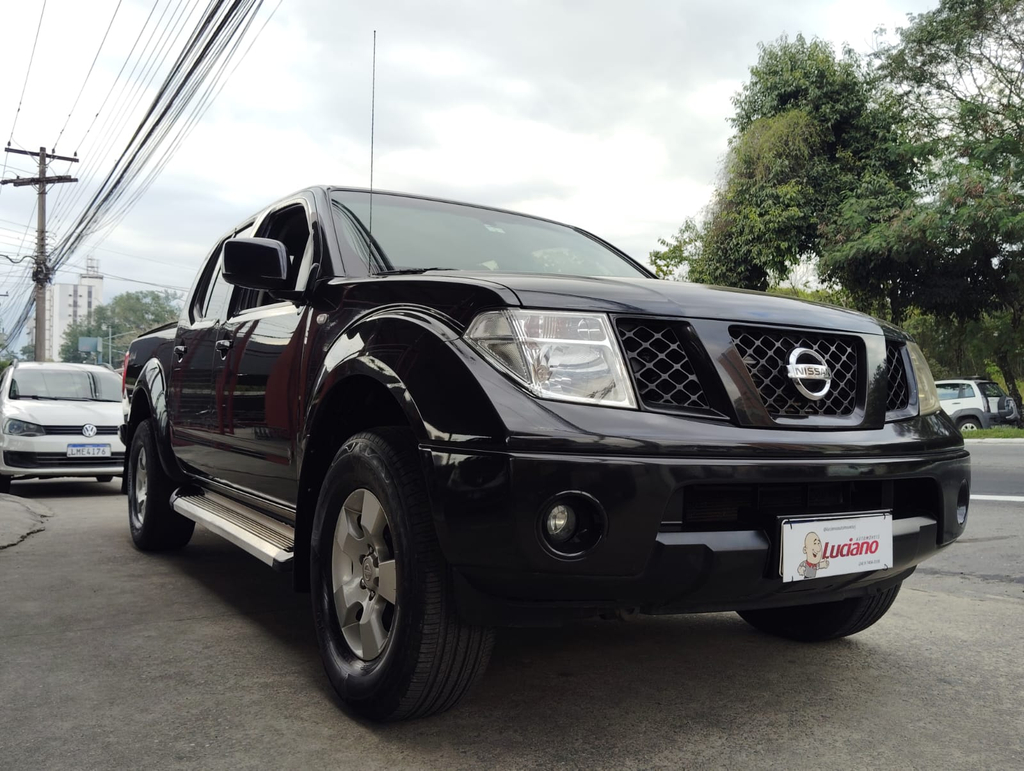 Nissan Frontier Preto