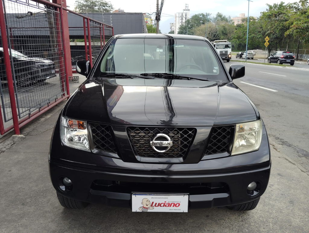 Nissan Frontier Preto