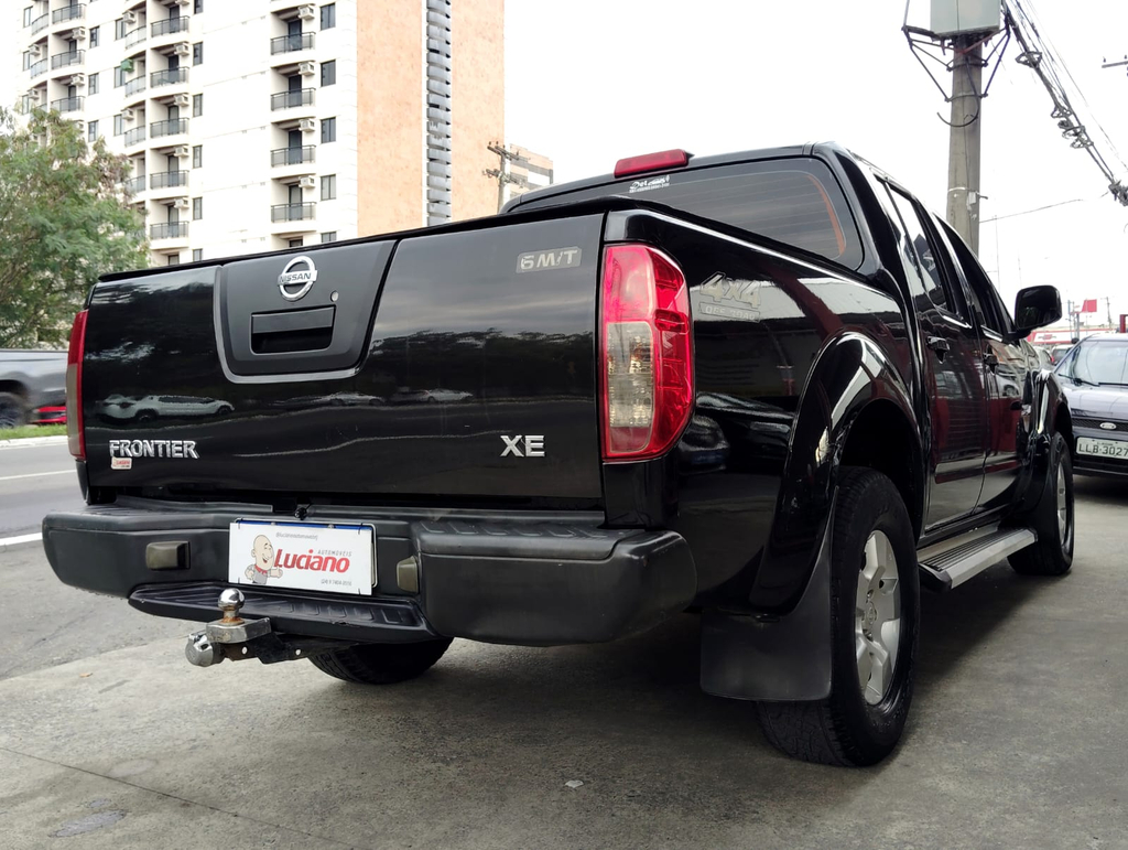 Nissan Frontier Preto
