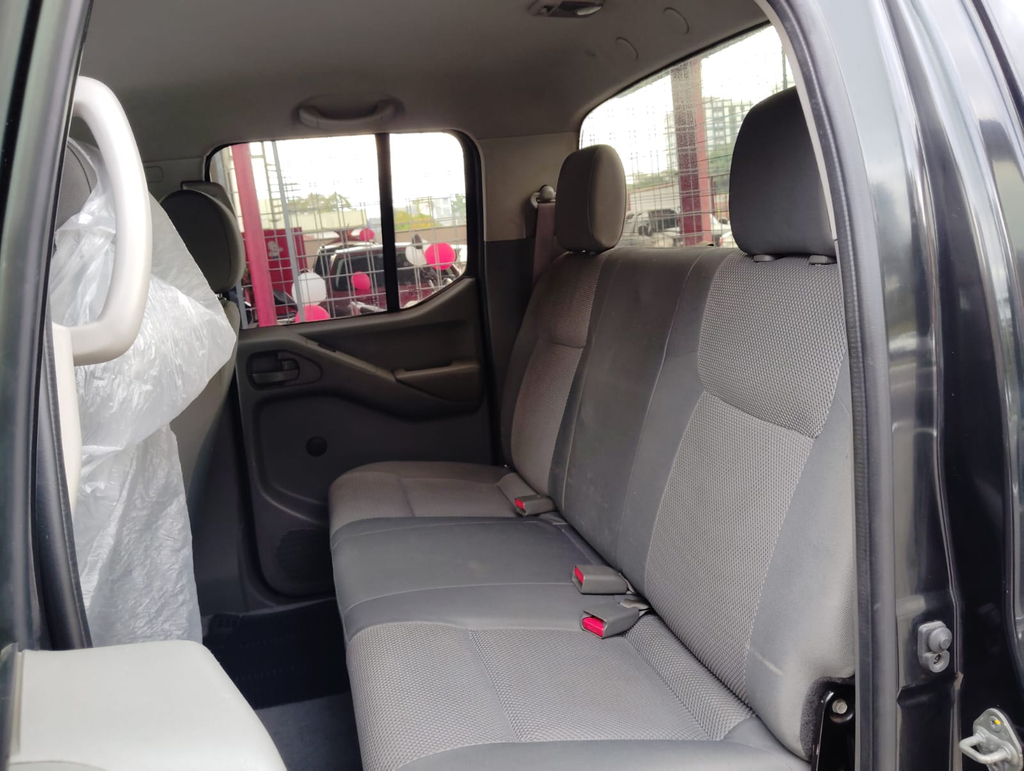 Nissan Frontier Preto