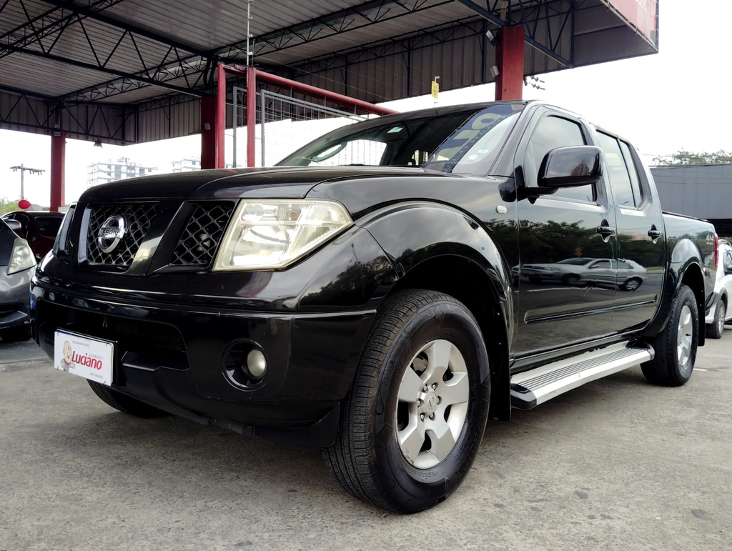 Nissan Frontier Preto