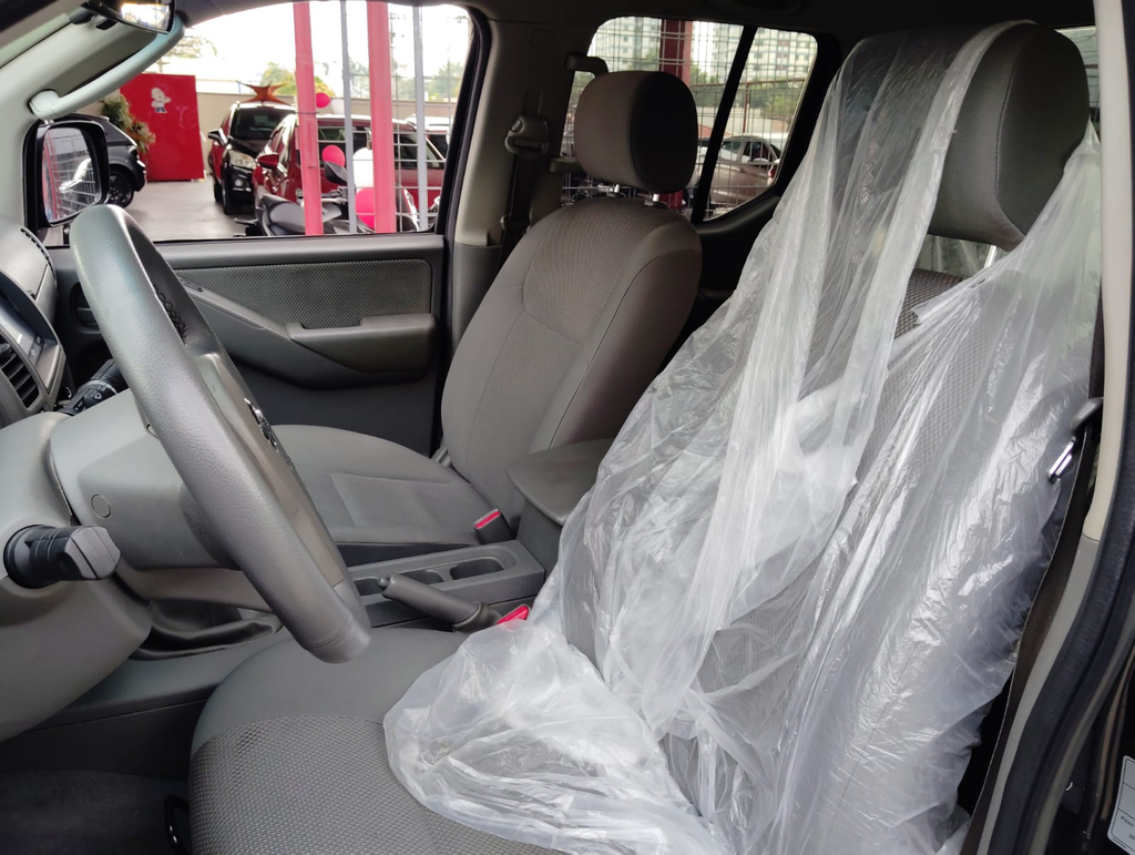 Nissan Frontier Preto