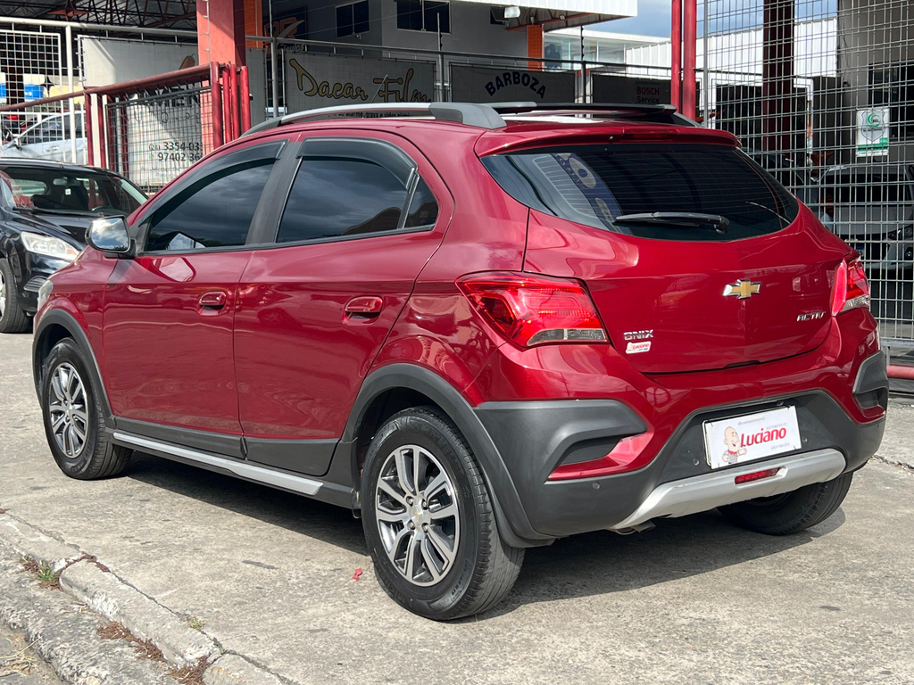 Chevrolet Onix Vermelho