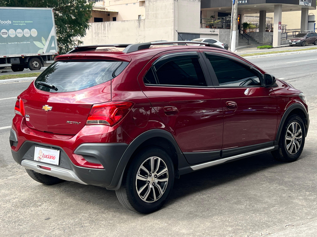 Chevrolet Onix Vermelho