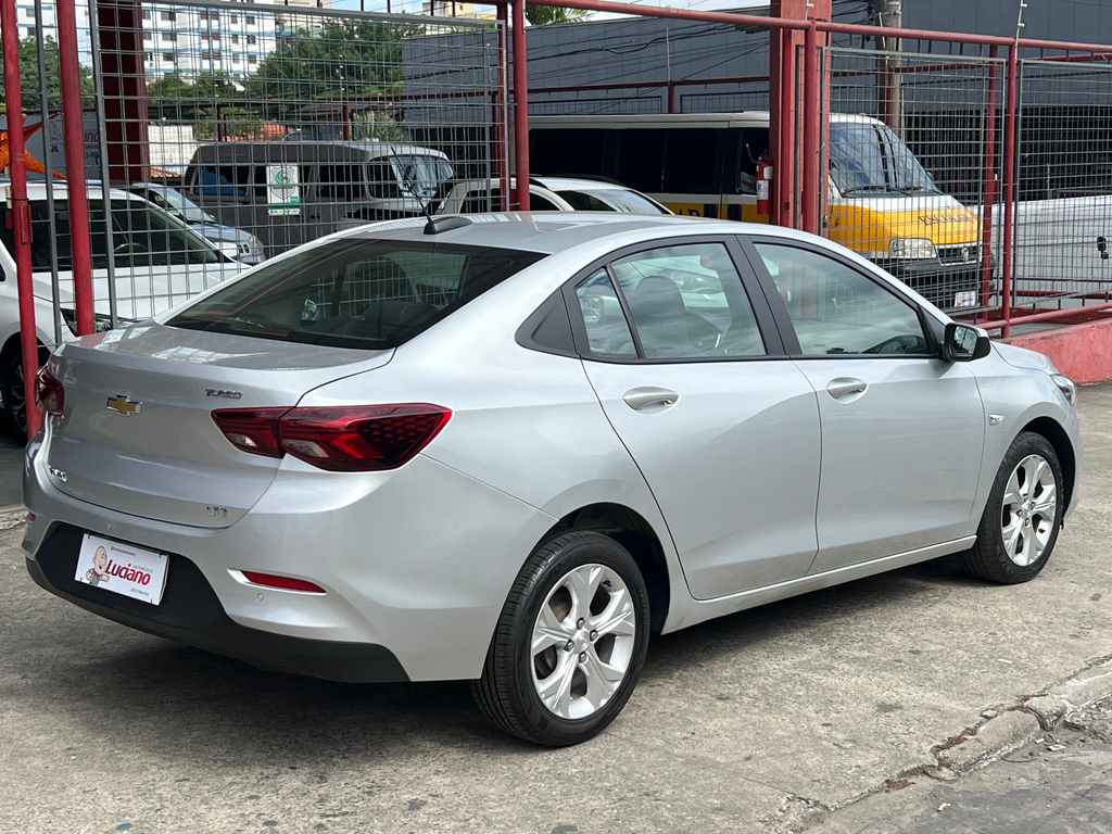 Chevrolet Onix Sedan Prata