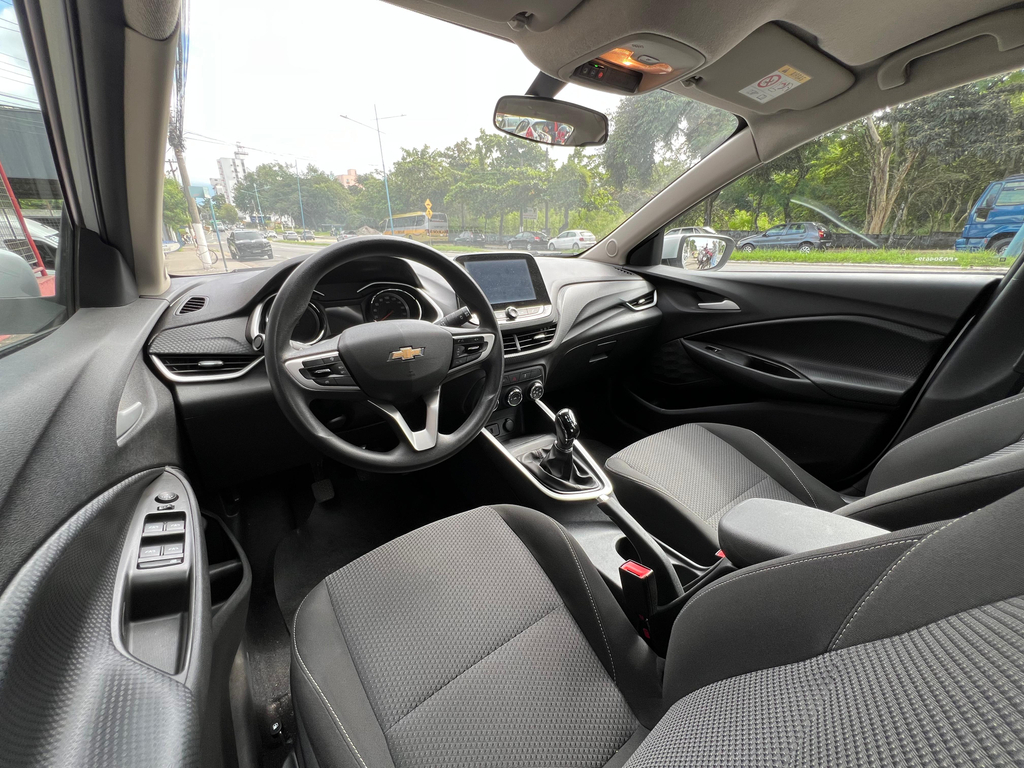 Chevrolet Onix Sedan Prata