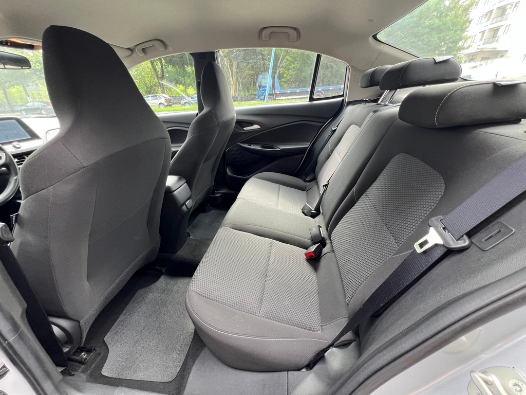 Chevrolet Onix Sedan Prata