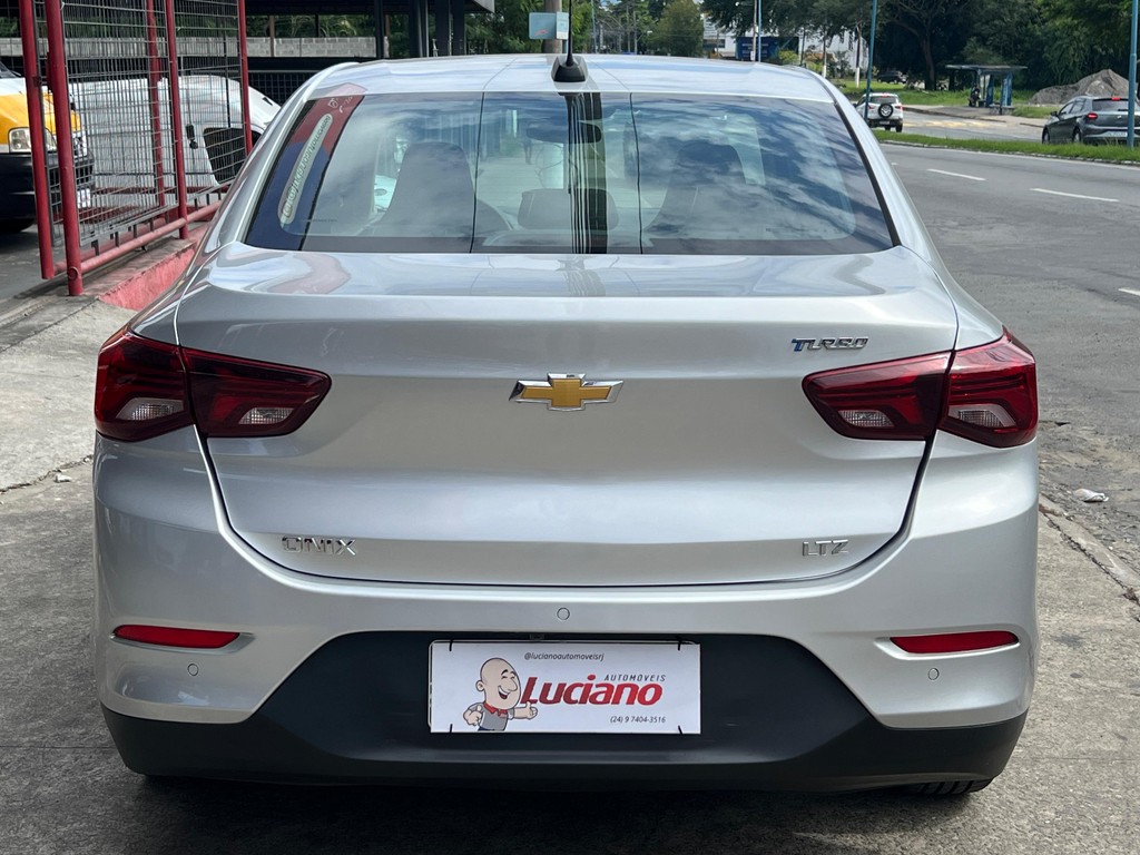 Chevrolet Onix Sedan Prata