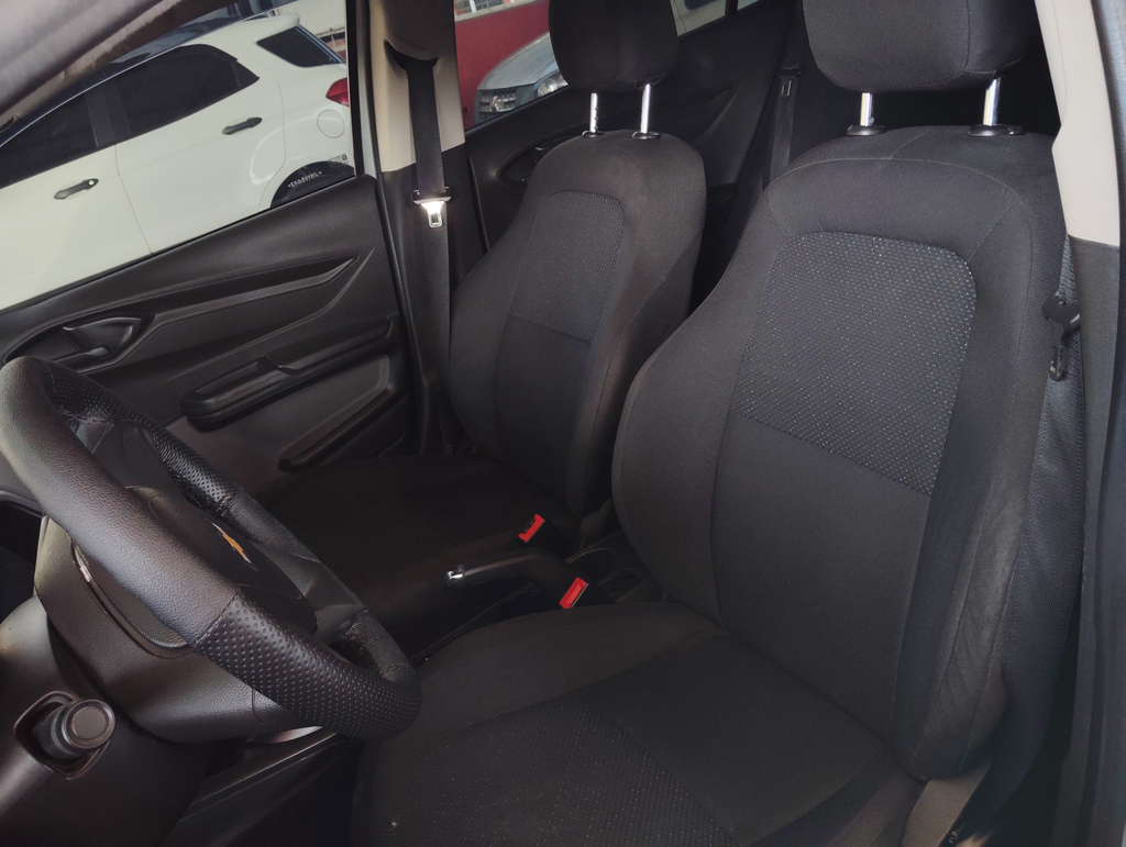 Chevrolet Onix Prata