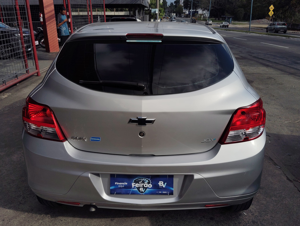 Chevrolet Onix Prata