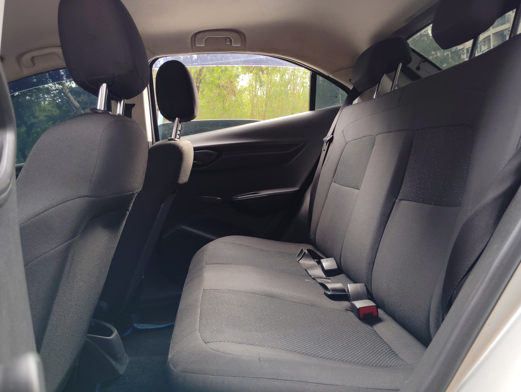 Chevrolet Onix Prata