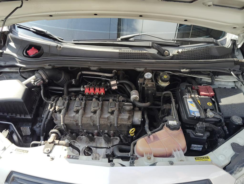 Chevrolet Onix Prata