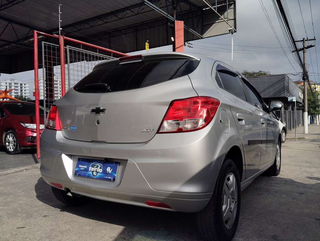 Chevrolet Onix Prata
