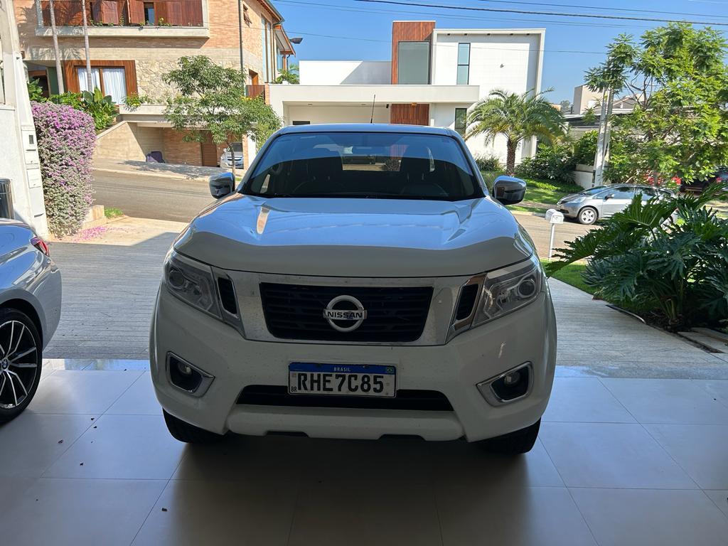 Nissan Frontier Branco