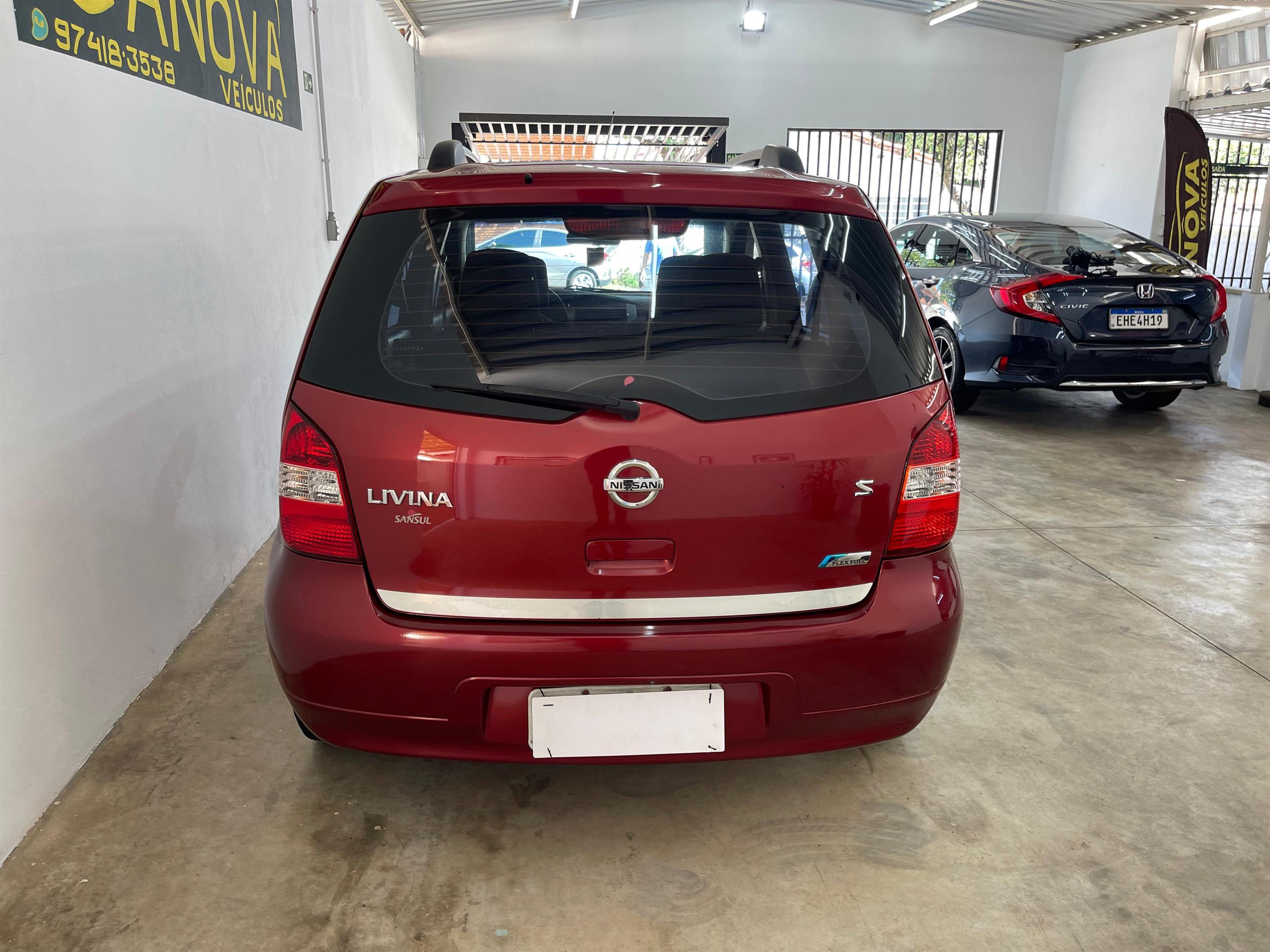 Nissan Livina Vermelho