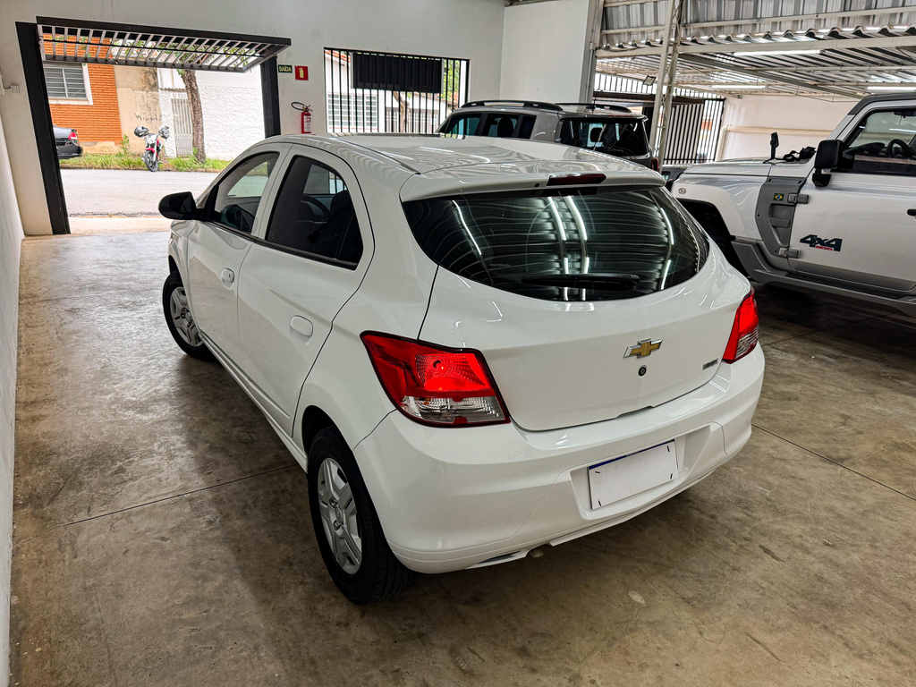 Chevrolet Onix Branco