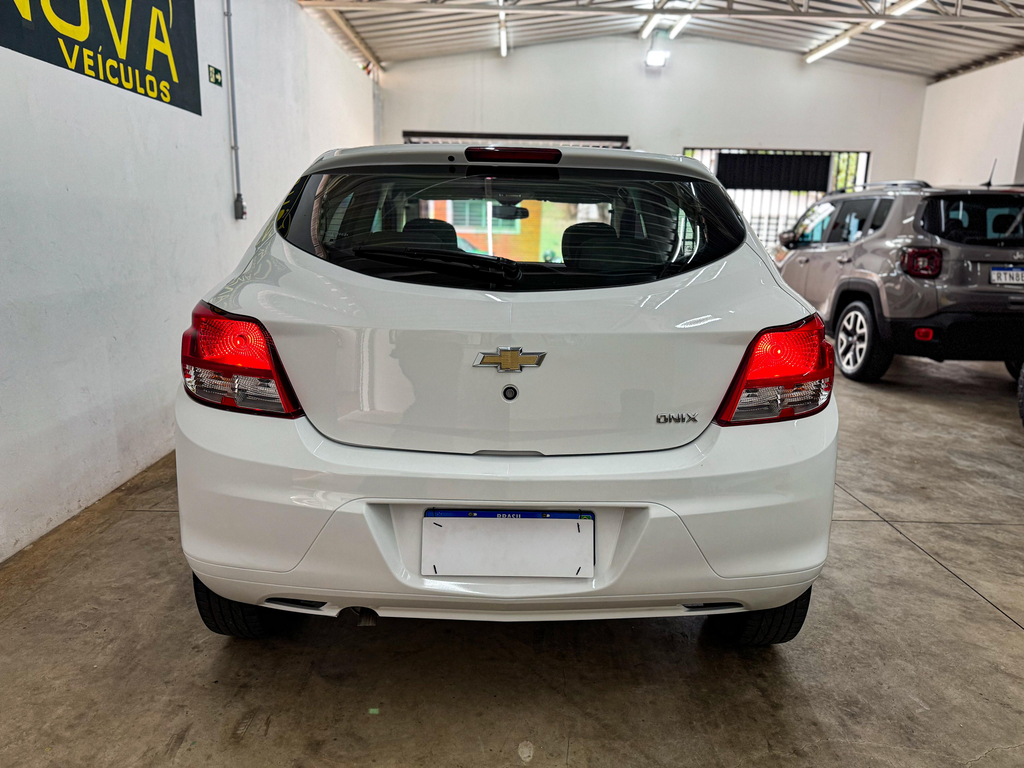 Chevrolet Onix Branco
