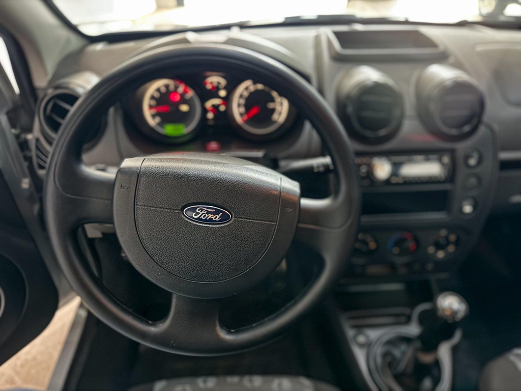 Ford Fiesta Hatch Prata