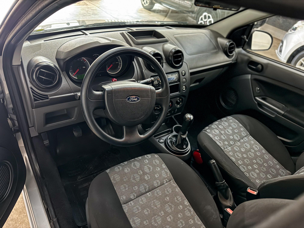 Ford Fiesta Hatch Prata