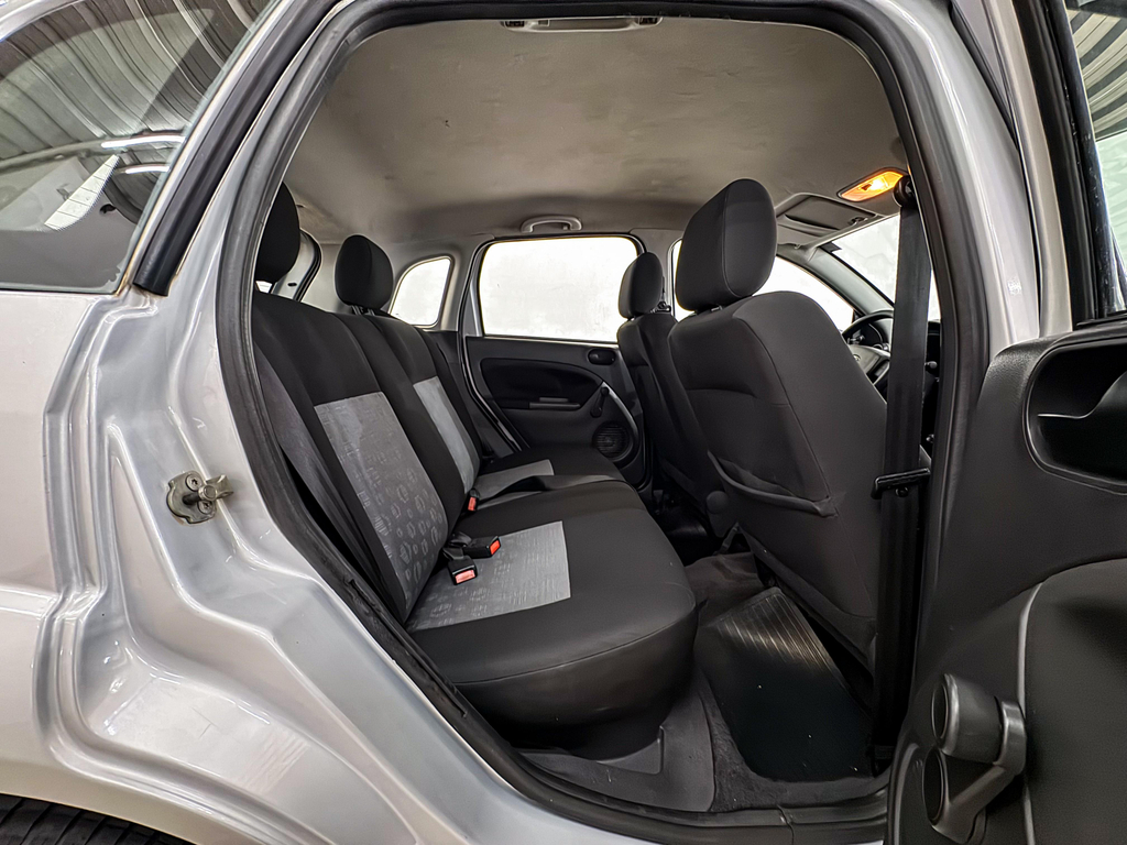 Ford Fiesta Hatch Prata